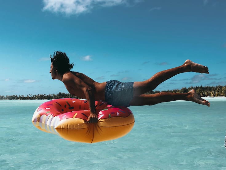 Por qué no es saludable pasar todo el día en la cama, incluso durante las vacaciones, según expertos