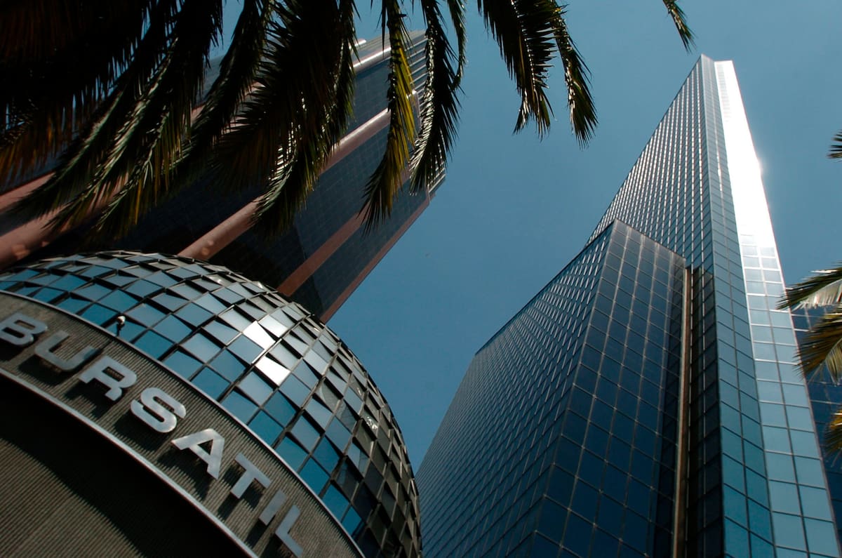 Vista general del edificio de la Bolsa Mexicana de Valores, ubicado en la avenida Paseo de la Reforma de la Ciudad de México. EFE/Archivo