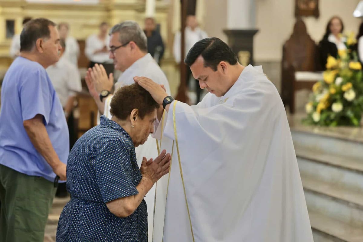Acuden a Catedral para participar en misa de unción de los enfermos