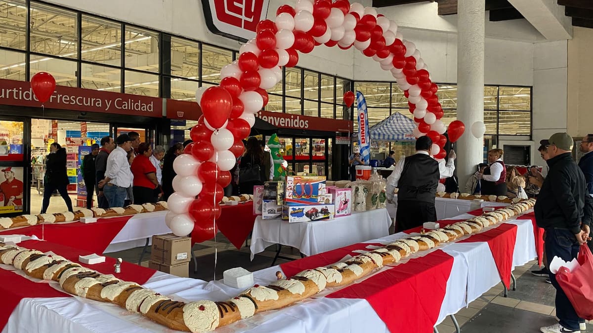 Casa Ley comparte mega rosca de Reyes con familias