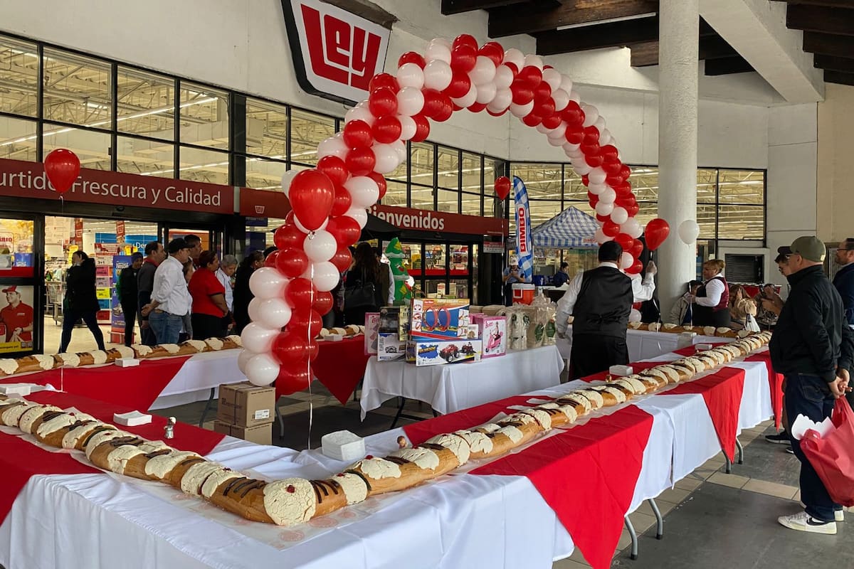 Casa Ley comparte mega rosca de Reyes con familias tijuanenses