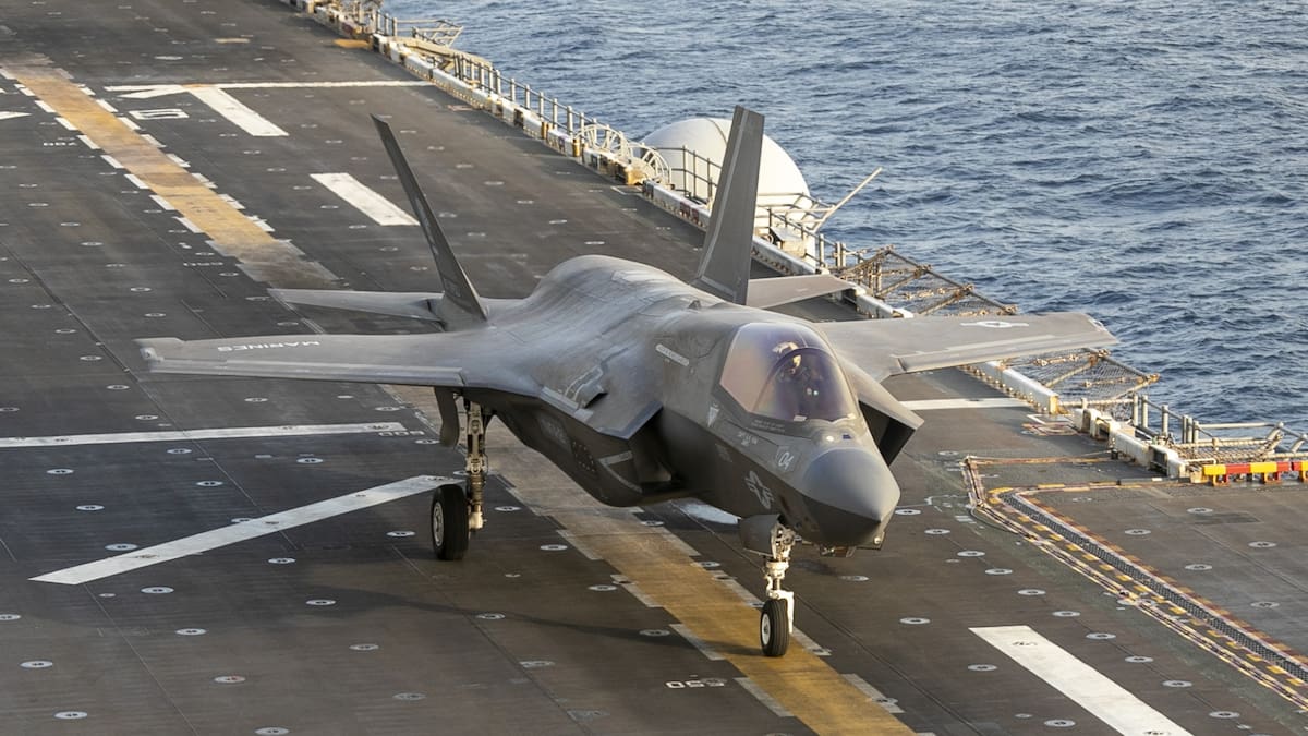 Estados Unidos activa un bloqueo naval contra puertos de Irán y advierte que interceptará buques internacionales que entren o salgan mientras mantiene abierto el paso clave del estrecho de Ormuz