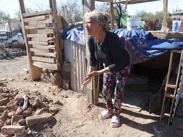 Mujer de 53 años perdió todas sus pertenencias tras incendiarse su vivienda en la colonia Guayacán; ahora solicita donativos de material de construcción, ropa e incluso un colchón para no seguir durmiendo en el suelo, a la intemperie