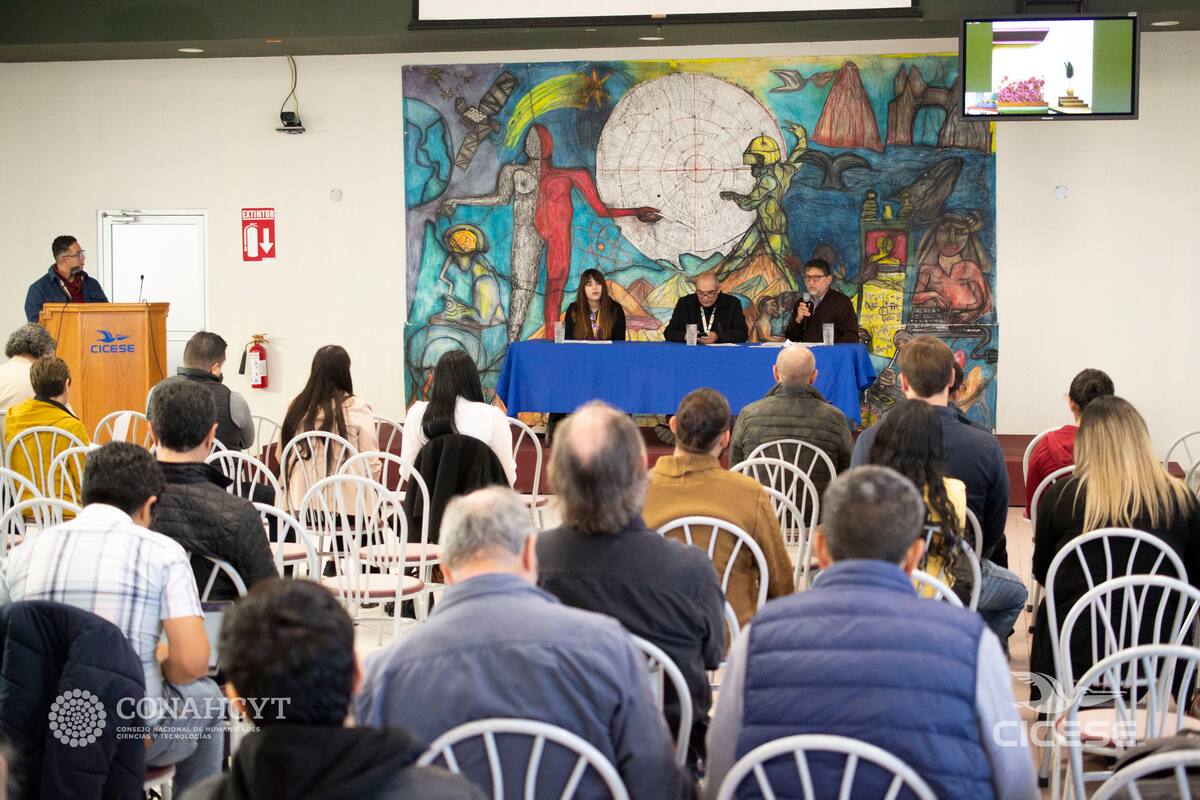 Reflexionan en el primer Coloquio de Tecnología y Sociedad