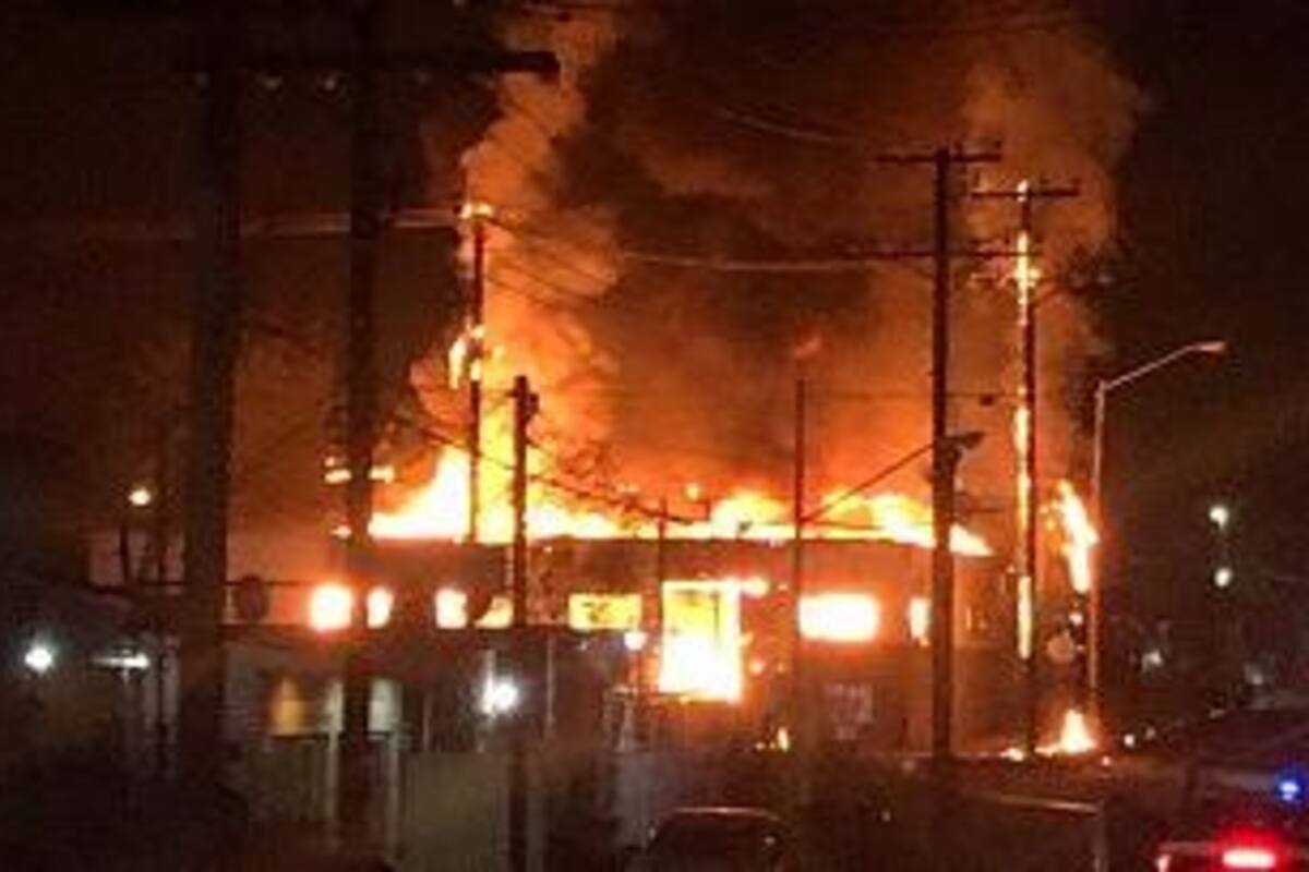 Se incendia bodegón de Pueblo Nuevo