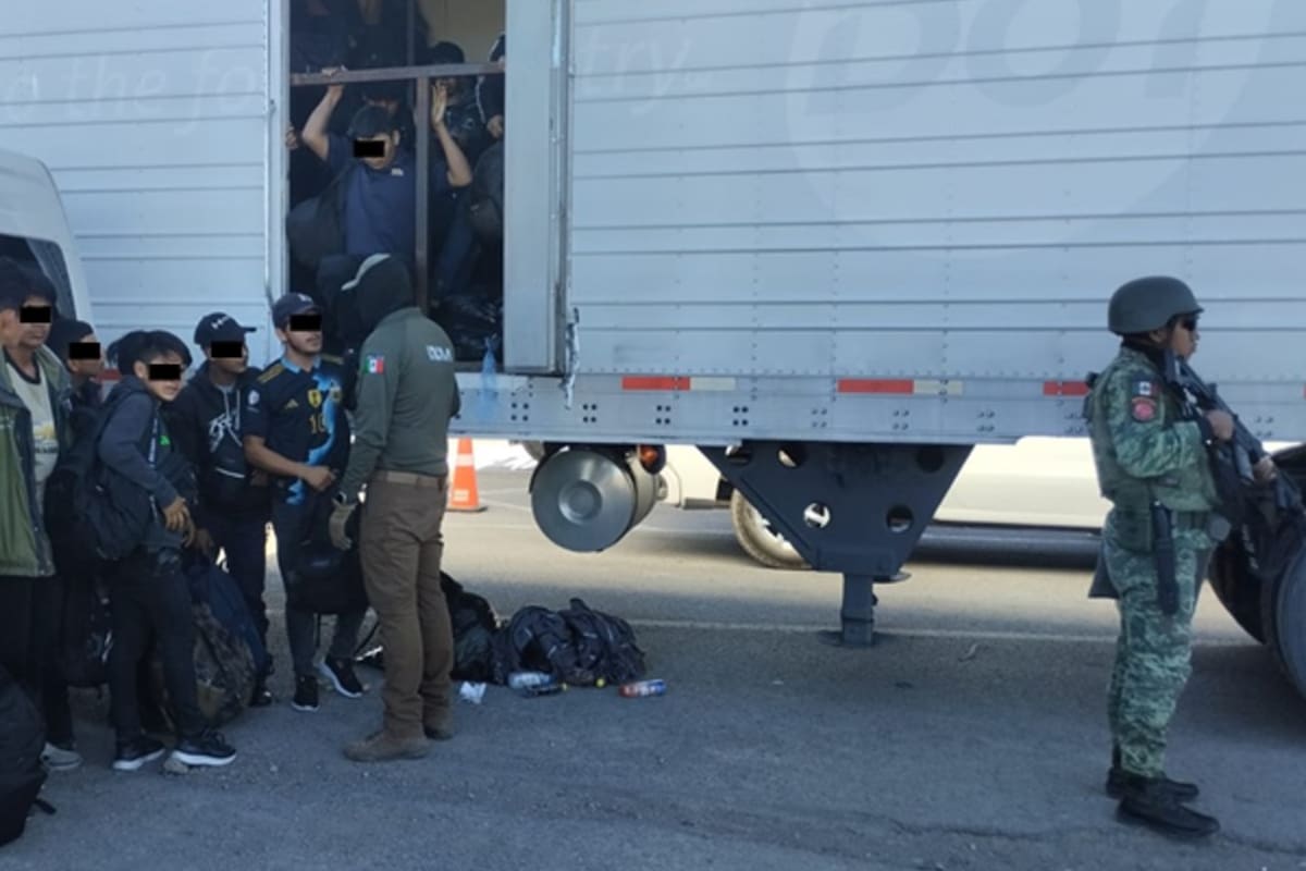 INM y Ejército Mexicano reportan rescate de 257 migrantes que viajaban en un tractocamión