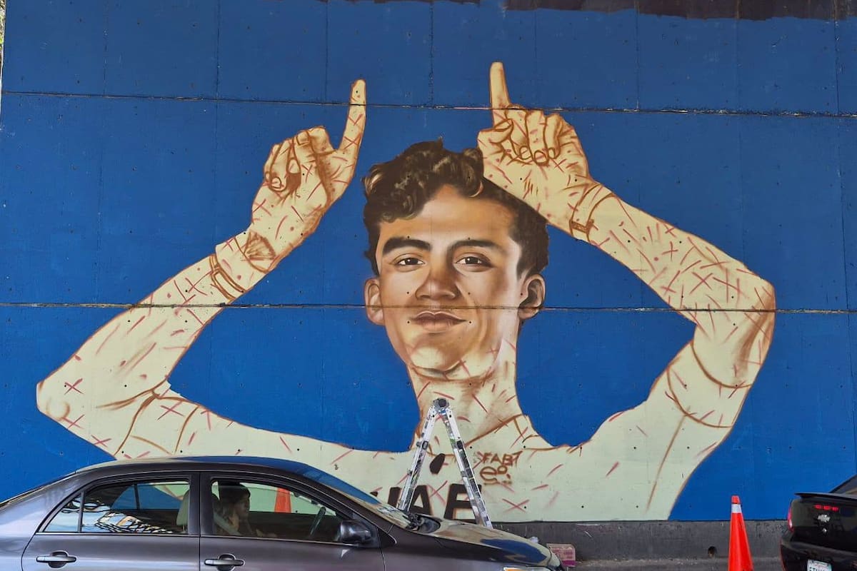 Mural en garita de San Ysidro rinde homenaje a Isaac del Toro tras histórico Tour de Francia