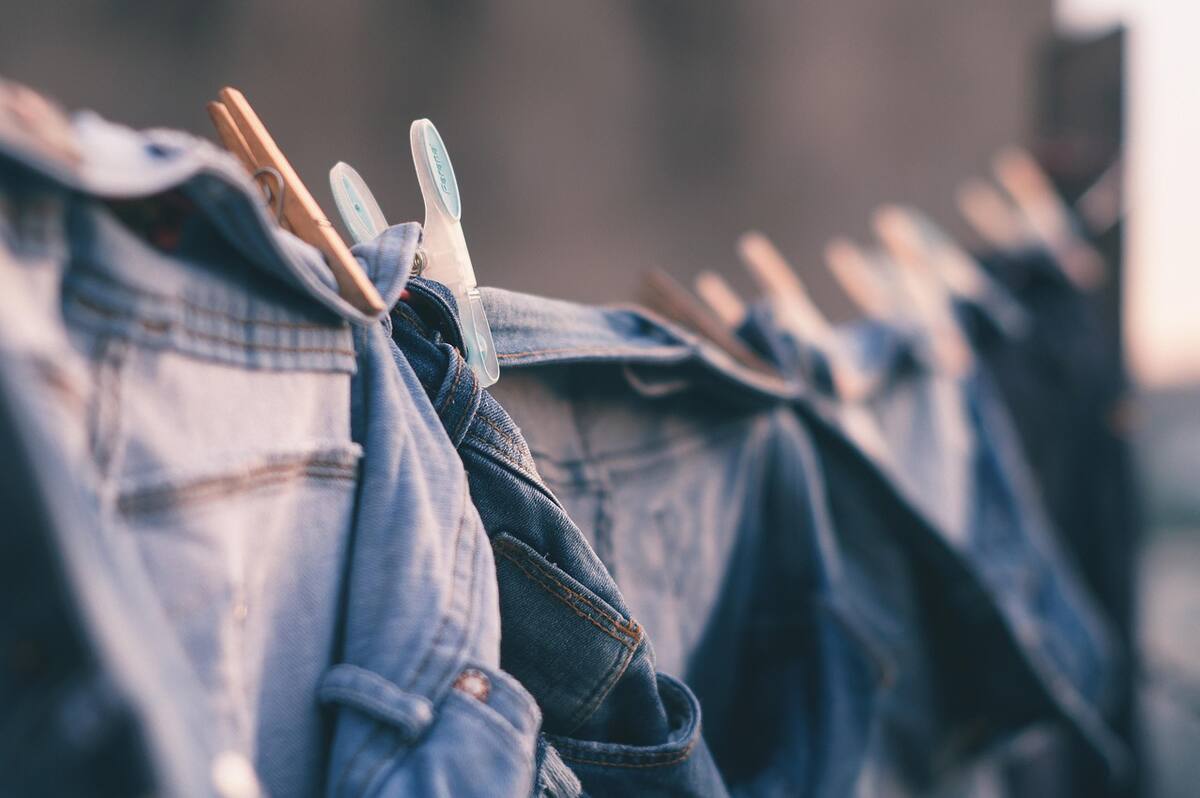 La ropa de color oscuro atrae más a los mosquitos.