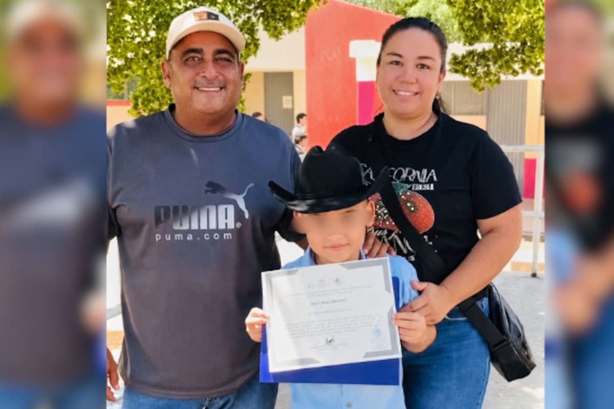 Transmite su amor por la música a su hijo menor