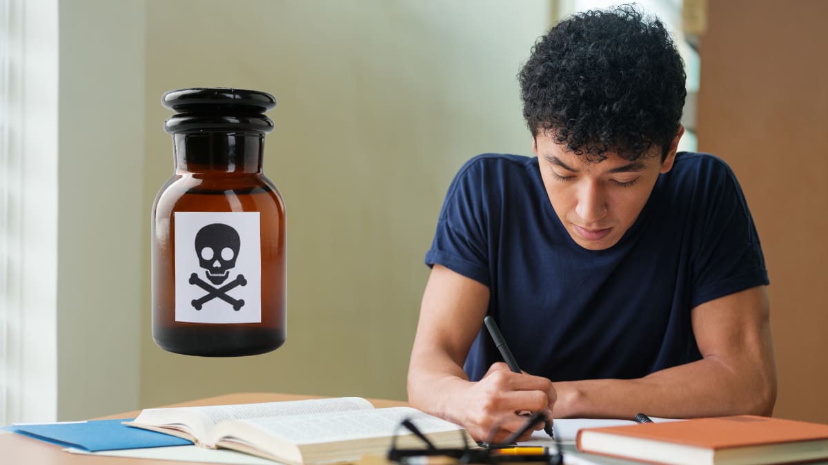 Un estudiante de doctorado pasó semanas sin saber por qué perdía sensibilidad en los dedos y fuerza en las piernas hasta que sus colegas analizaron un polvo blanco hallado junto a su cafetera y detectaron acrilamida; la investigación apuntó a una compañera de laboratorio que ahora enfrenta cargos por agresión agravada y lesiones en Estados Unidos