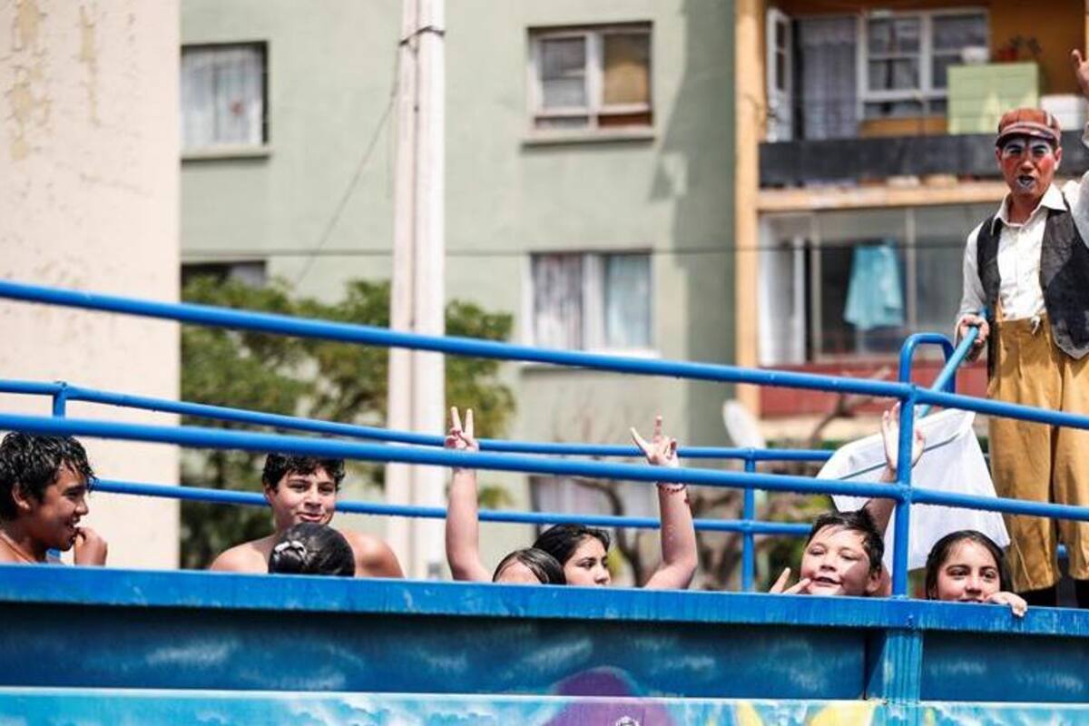 Una piscina recorre las zonas más pobres de Chile para niños que no viajan