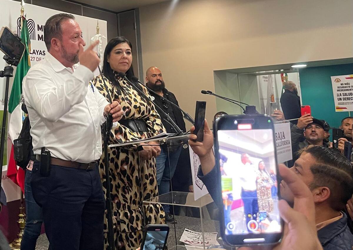 Guillermo Aldrete, secretario General del Sindicato de Burócratas, informó del acuerdo al salir de la reunión que sostuvieron con la gobernadora Marina del Pilar Ávila, en Rosarito.