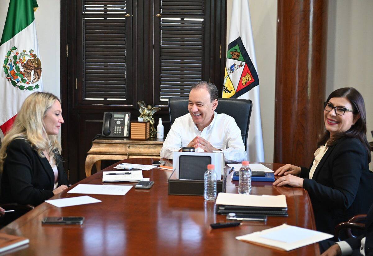 El gobernador Alfonso Durazo recibió a
Sarah Bairstow, CEO de la empresa Mexico Pacific Limited. FOTO: ESPECIAL