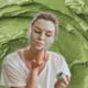 Cómo combatir el acné con mascarilla de arcilla verde