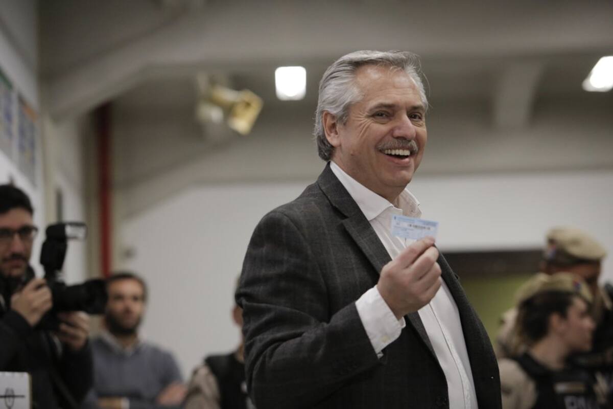 "Hoy los argentinos empezamos a construir otra historia": Alberto Fernández, tras ganarle a Macri
