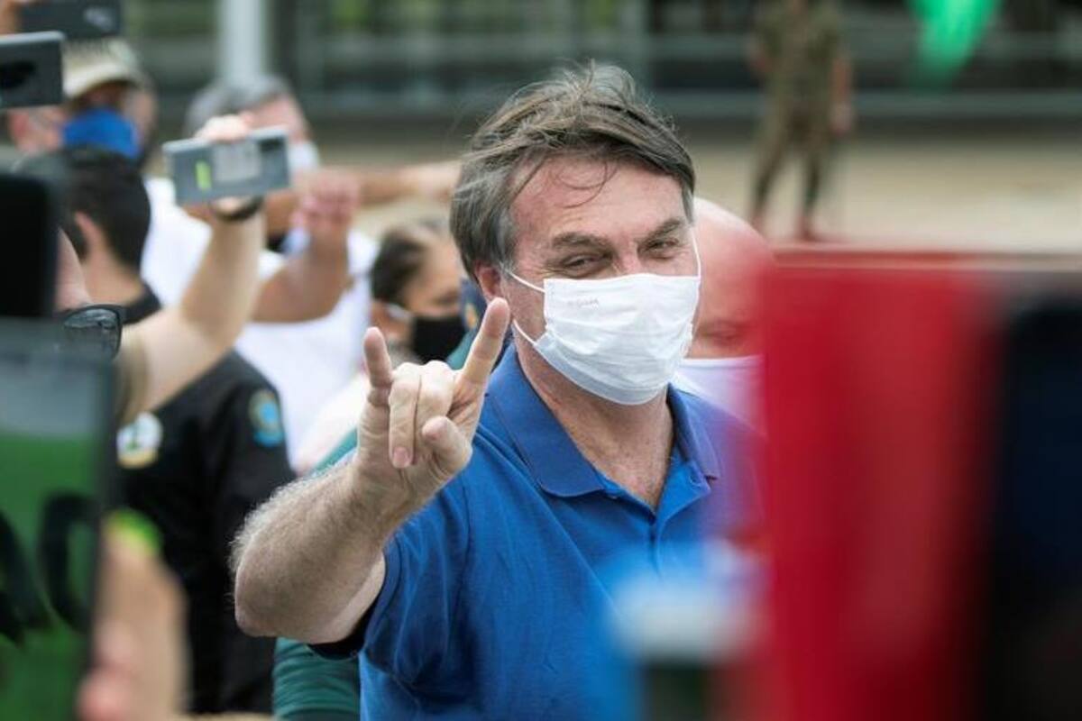 Bolsonaro ignora recomendaciones de Salud y se mezcla entre la muchedumbre