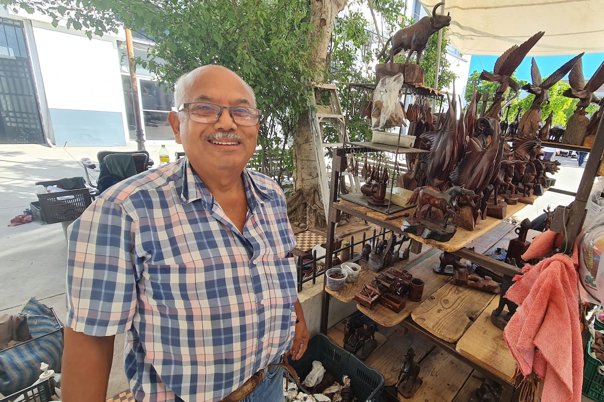 Don Óscar teme que desaparezcan artesanos de palo fierro