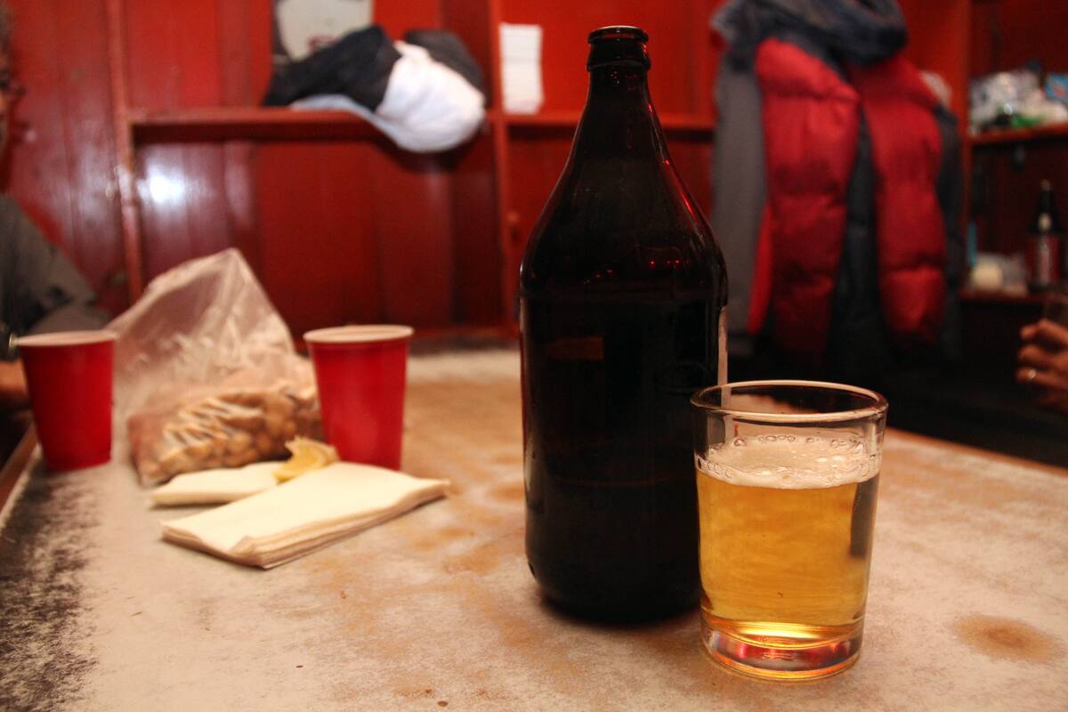 Suspenden a jefe de permisos de Alcoholes por irregularidades