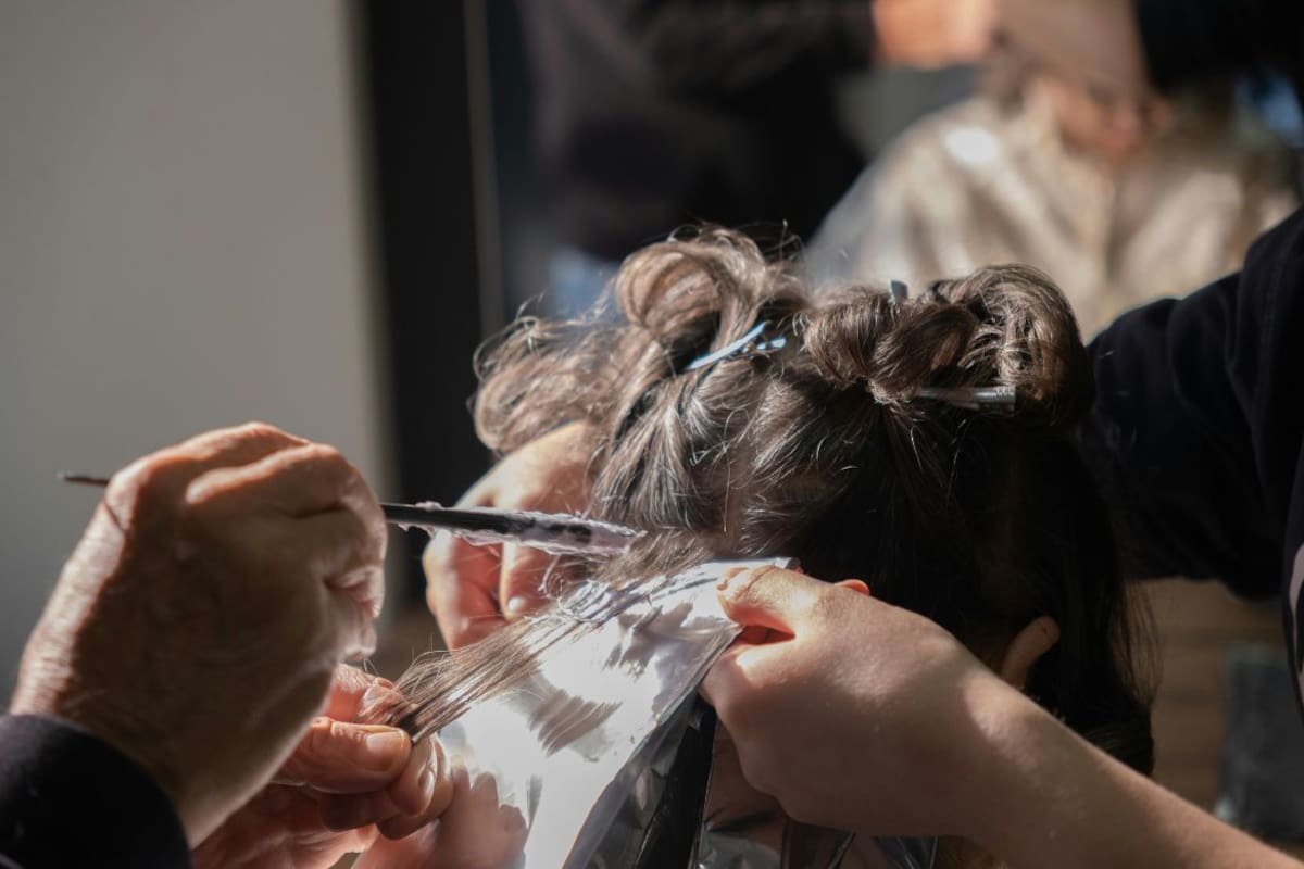 Trucos para disimular raíces sin tinte