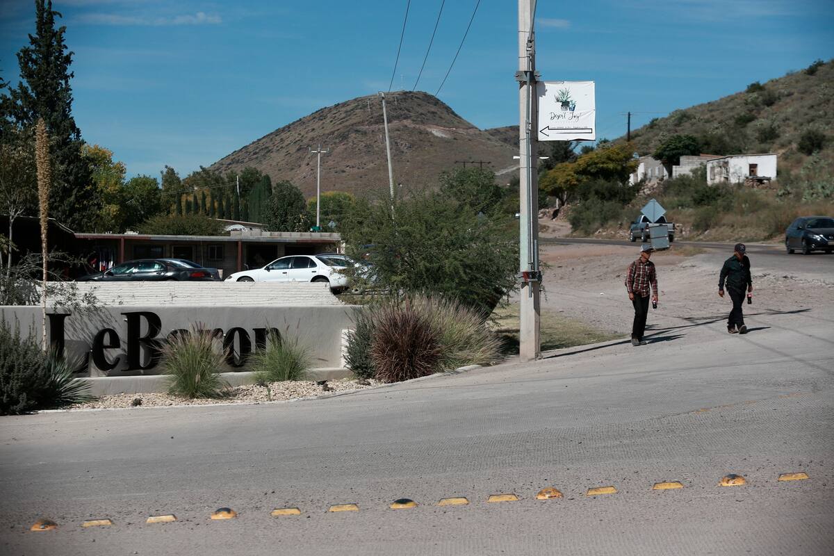 Esta fotografía muestra la entrada de la Colonia LeBarón, uno de varios sitios donde la familia extendida LeBarón vive en el municipio de Galeana, en Chihuahua, México, el martes 5 de noviembre de 2019. (AP Foto/Christian Chavez)