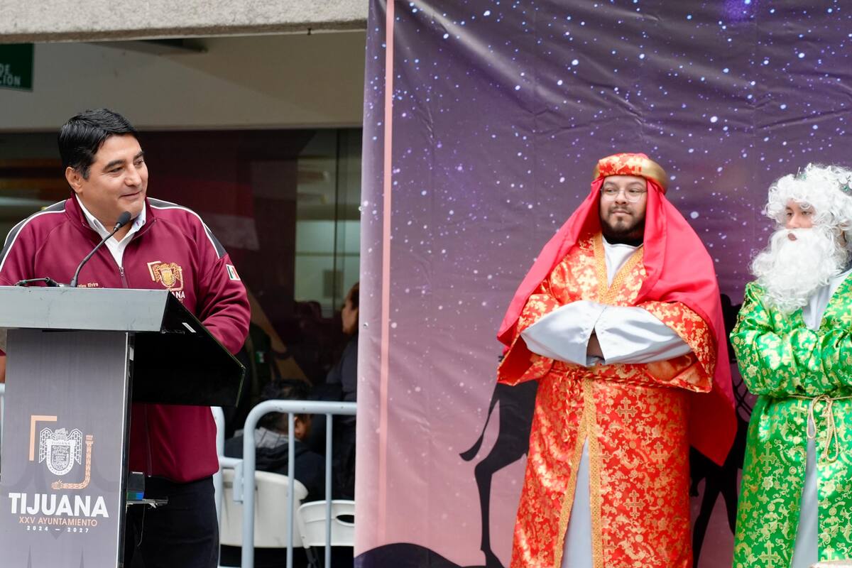 Realiza Ayuntamiento de Tijuana tradicional corte de Rosca de Reyes