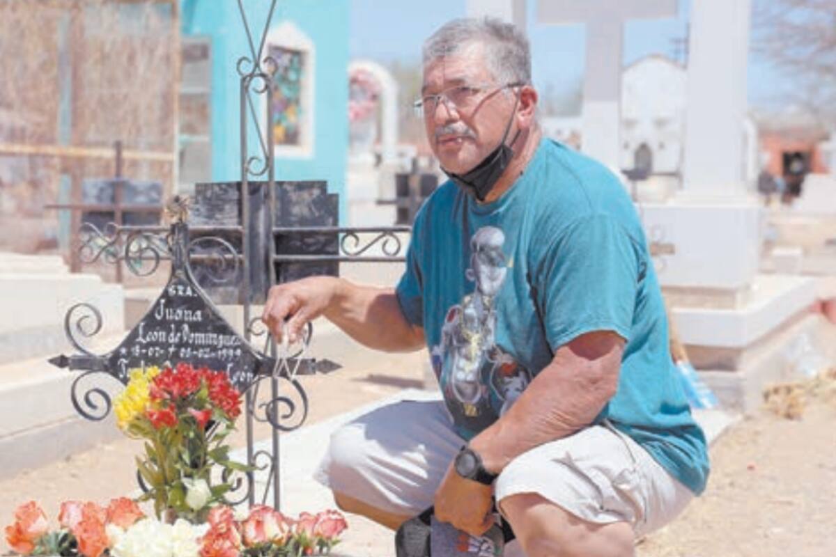 Cruza la frontera para honrar a su mamá por el 10 de mayo