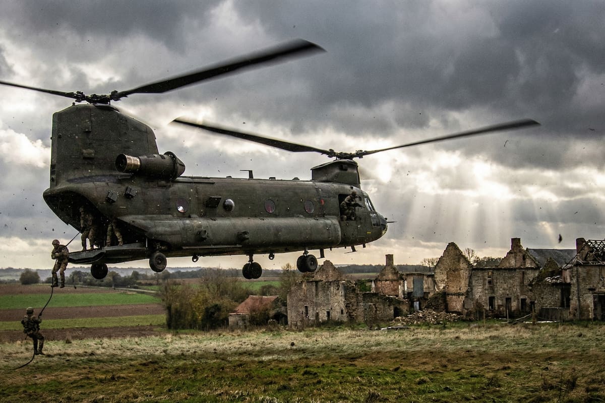 Alemania acelera la modernización de su ejército y se prepara para nuevos escenarios de guerra con helicópteros Chinook que transformarán su capacidad militar en Europa