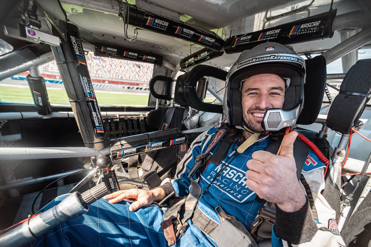 Vive la emoción de la Nascar en Arizona