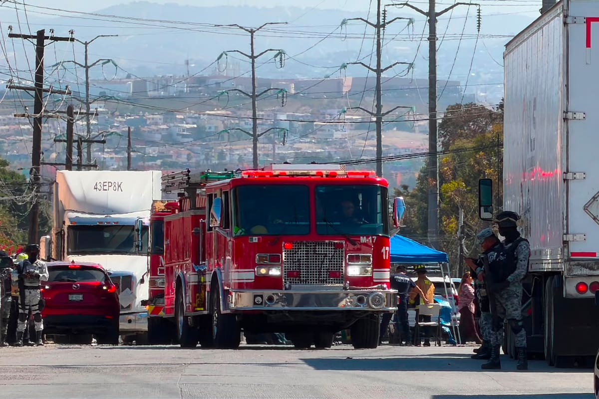 Bomberos reaniman a trabajador que sufrió una descarga eléctrica mientras laboraba en Hermosillo