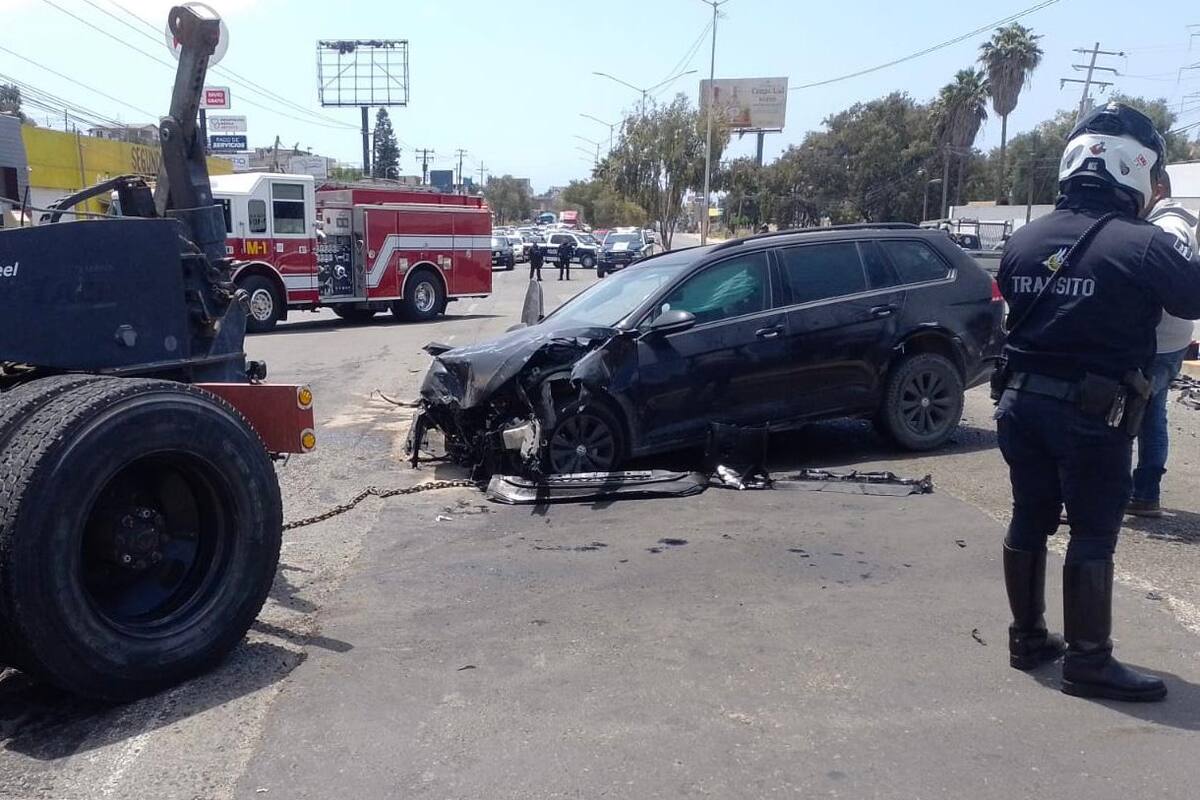 Falla en frenos deja accidente en Rosarito