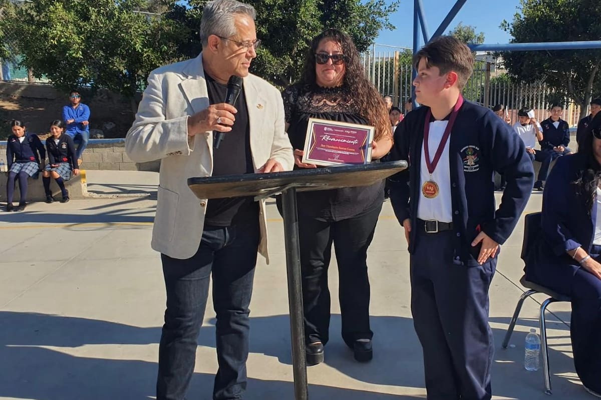 Destacan a alumno rosaritense por mejor puntuación estatal en Olimpiada del Conocimiento 2025