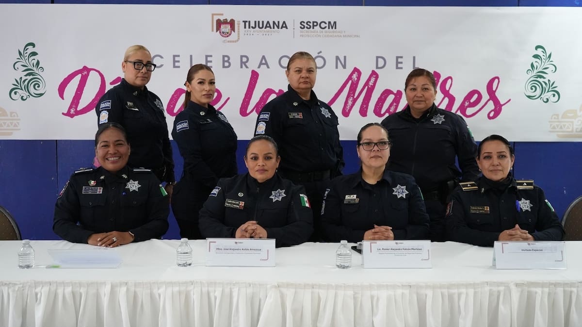 Felicitaron a las madres oficiales al representar un ejemplo de fortaleza, responsabilidad y amor por la ciudad.