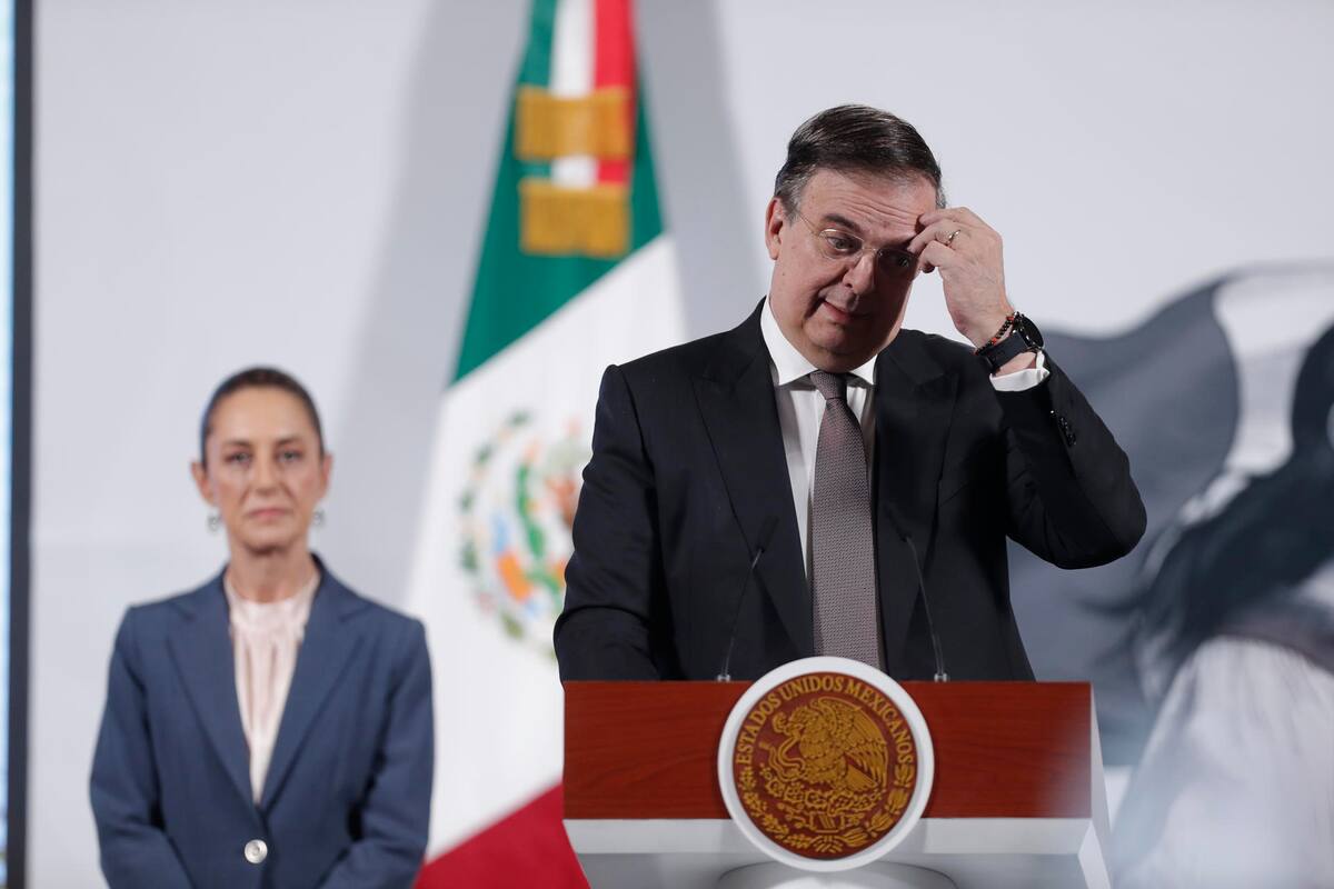 El secretario de Economía de México, Marcelo Ebrard, habla durante una rueda de prensa este jueves, en Palacio Nacional en Ciudad de México. | Crédito: EFE/ Isaac Esquivel