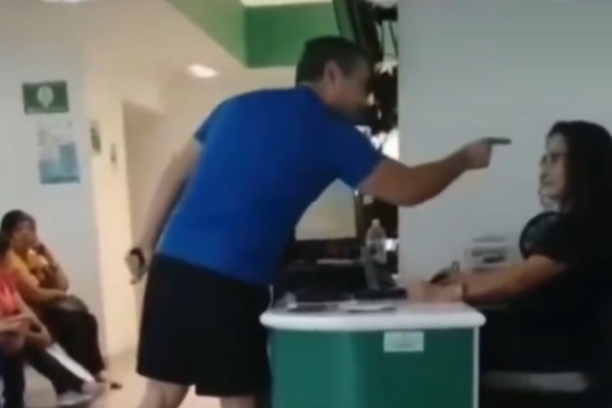 Hombre amenaza de muerte a trabajadora del IMSS en San Luis Potosí; video desata indignación en redes