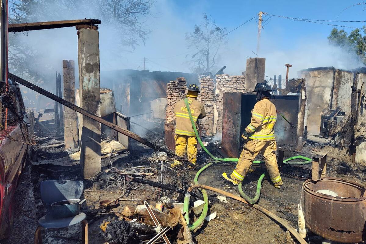 Rescatan en incendio de vivienda a adolescente de 12 años en el Valle de Mexicali