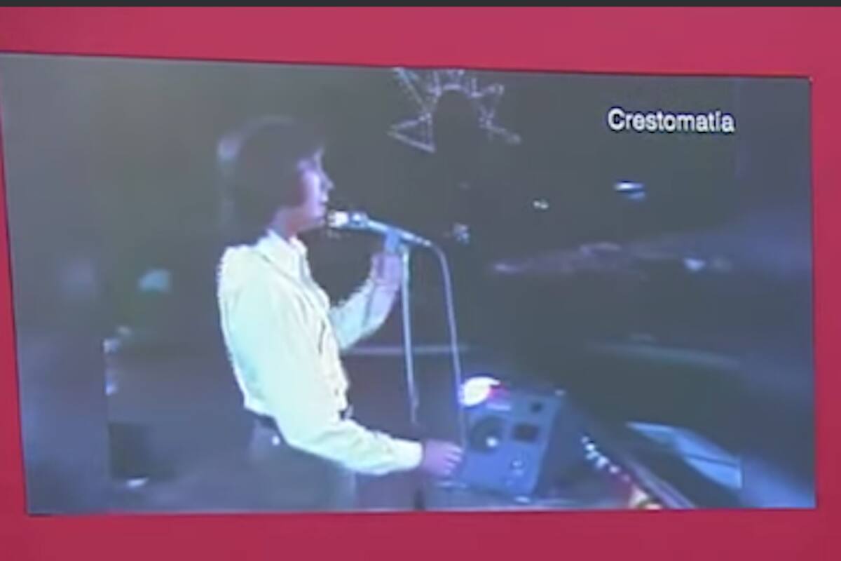 AMLO pide poner la canción "Para la Libertad", de Joan Manuel Serrat, en la mañanera