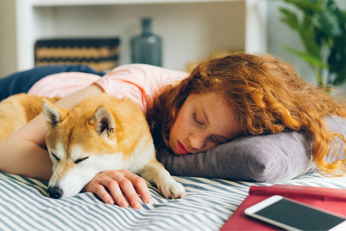 ¿Qué dice de una persona que duerma con la ropa que usó en la calle? Un experto explica