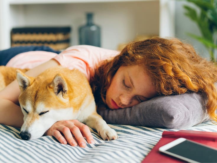 ¿Qué dice de una persona que duerma con la ropa que usó en la calle? Un experto explica