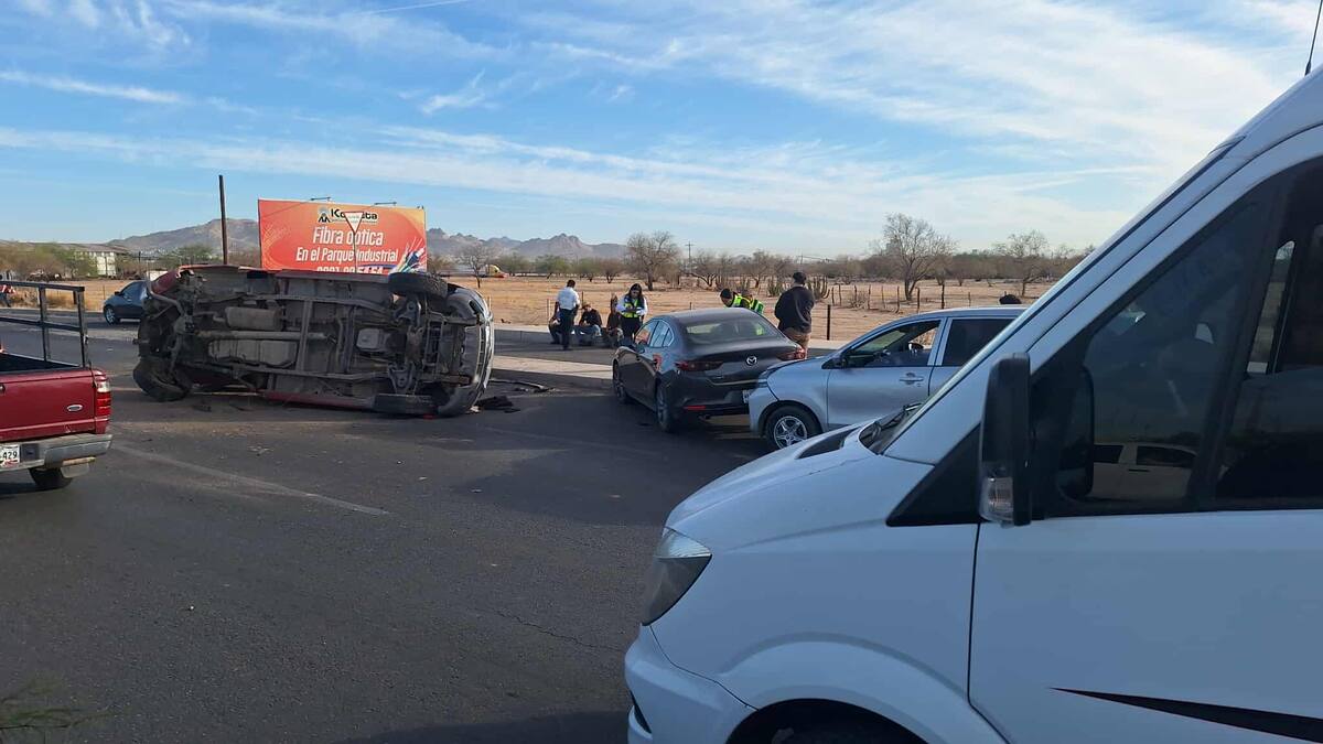 Un muerto y un herido deja quíntuple choque en La Colorada, Hermosillo
fotos: Teodoro Borbón