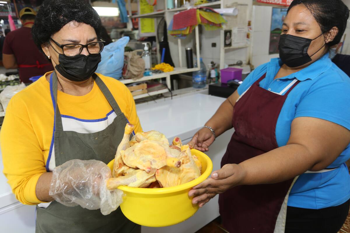 ¿El pollo se lava? Qué es lo más recomendable al cocinarlo