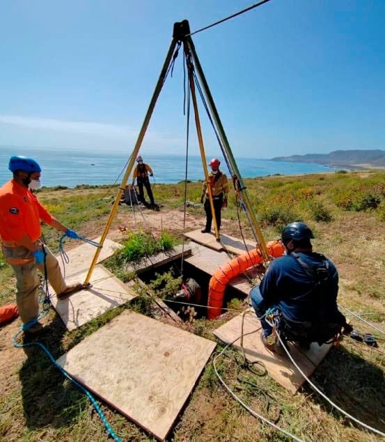 Equipos de rescate rescataron cuatro cuerpos del pozo. Foto: Cortesía