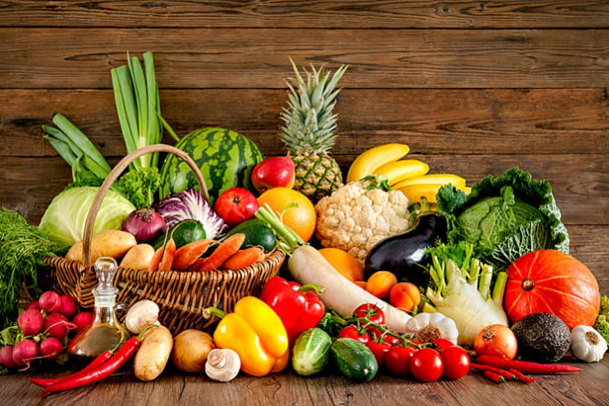 ¡No solo agua! Estos alimentos te mantendrán hidratado de forma natural