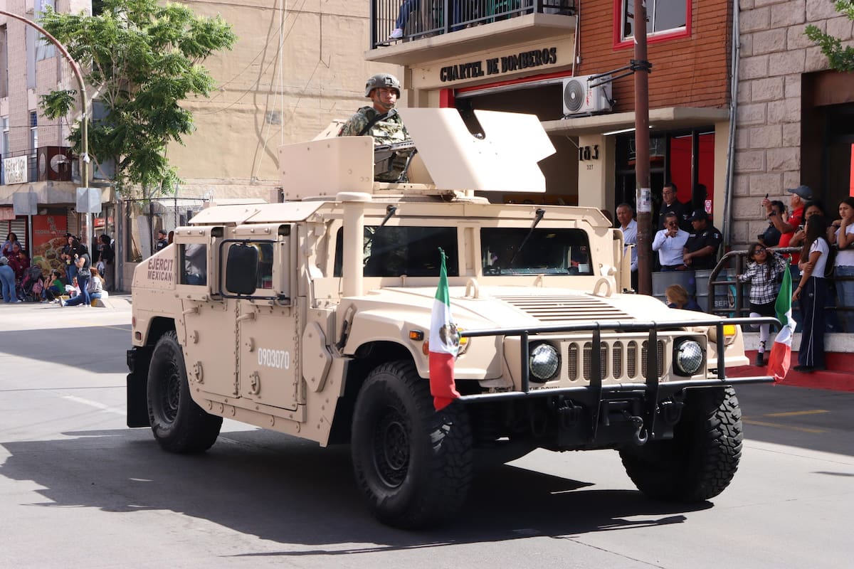 Más de 800 personas participaron en el desfile conmemorativo por el 5 de mayo en Nogales. FOTOS: ESPECIAL/GOBIERNO DE NOGALES