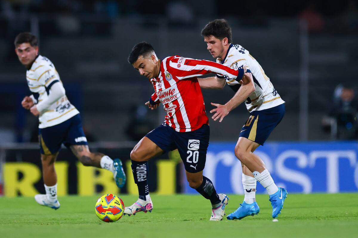 Chivas saca una importante victoria en los últimos minutos contra Pumas