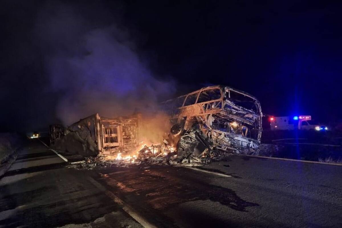 Sube a 23 la cifra de muertos tras choque de autobús en carretera Mazatlán-Culiacán