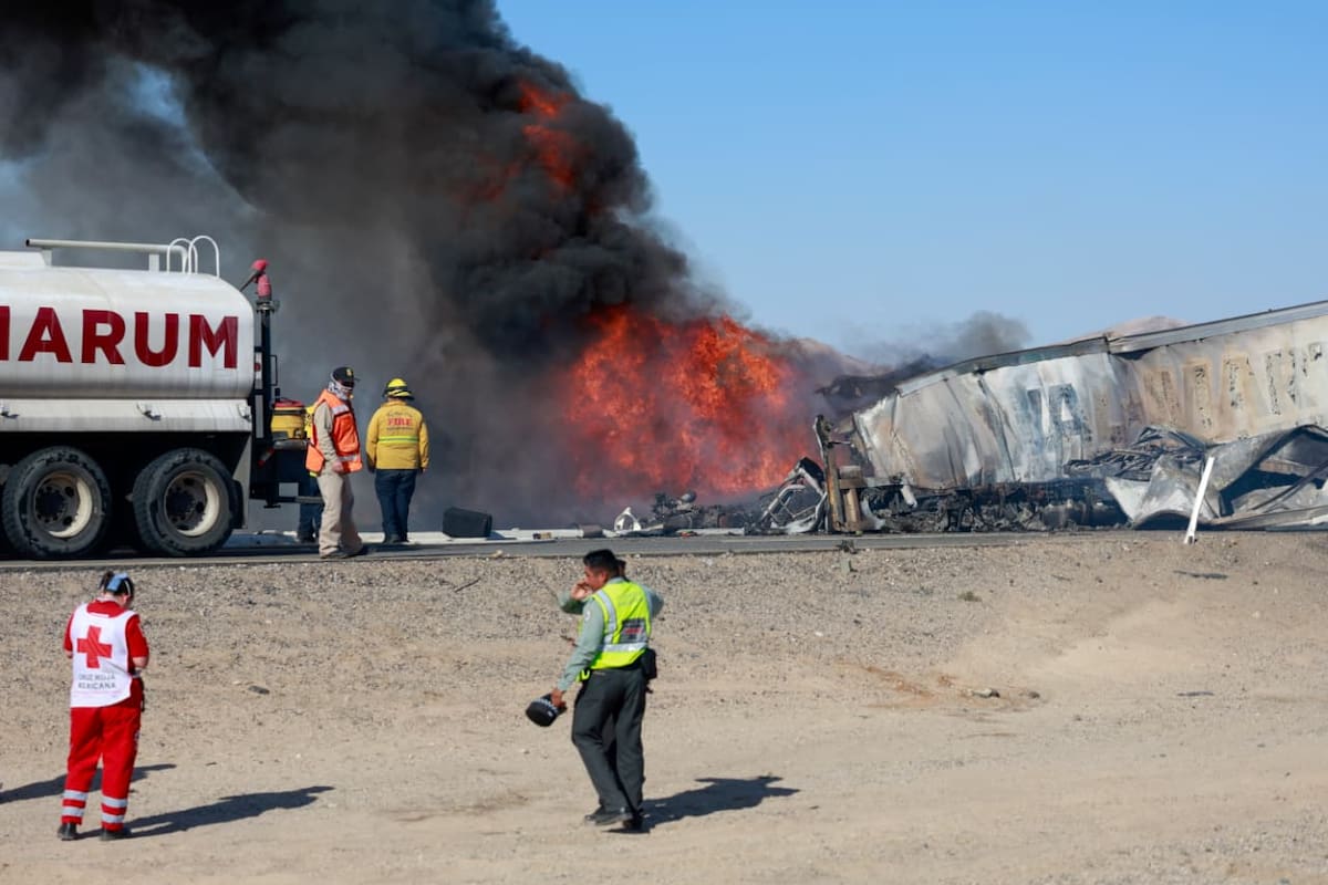 Identifican a los dos camioneros que murieron en choque e incendio sobre la carretera a Tijuana