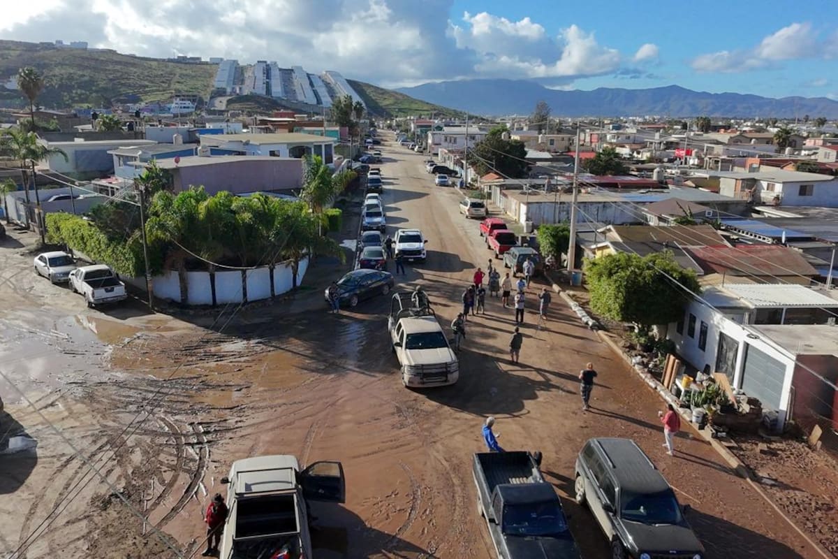 Lluvias inundan ocho viviendas en Praderas del Ciprés, Ensenada