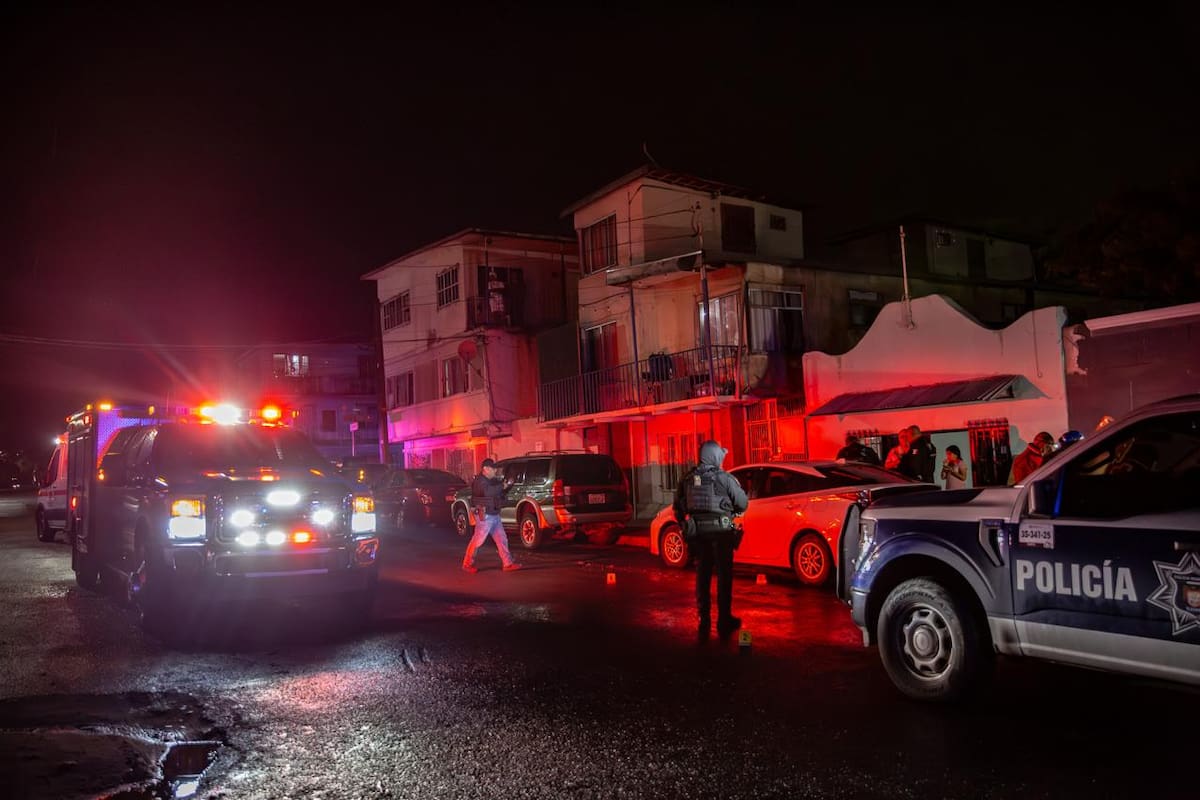 Paramédicos lograron estabilizar a la joven y la trasladaron a un hospital. Foto: Border Zoom