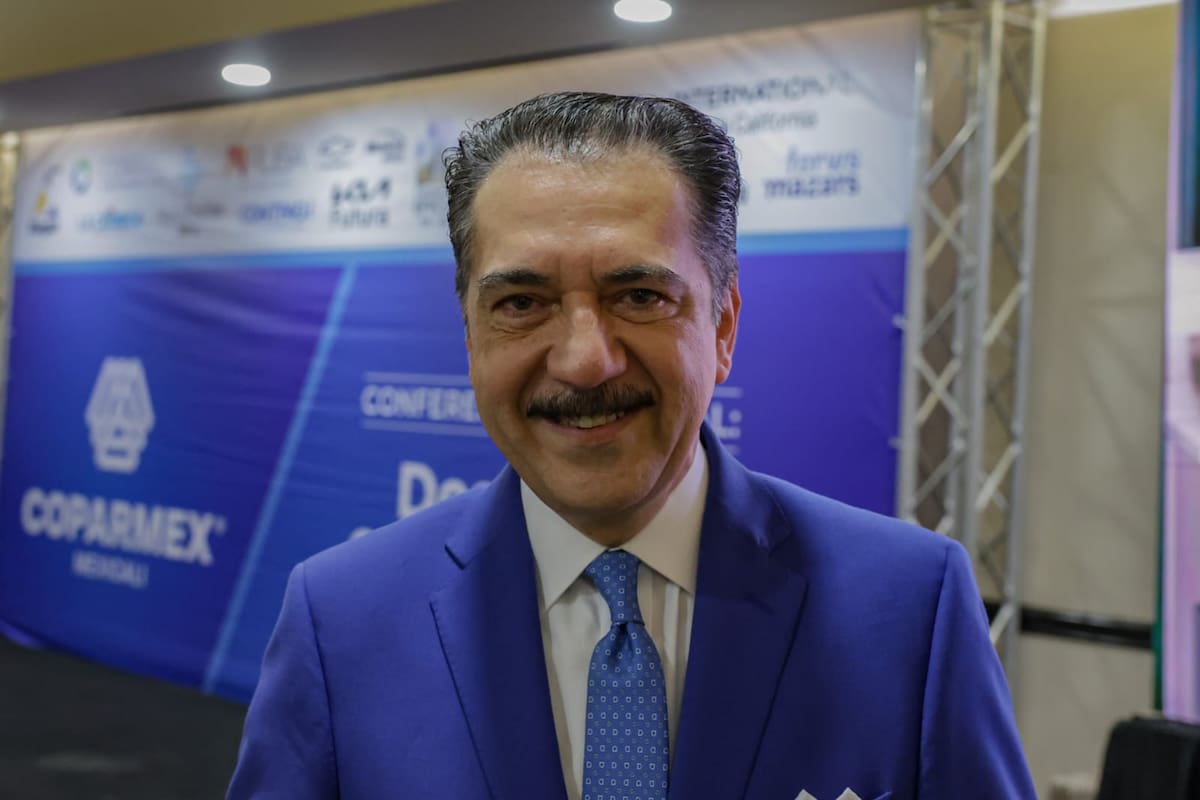 Llama Jorge Zarza a la ciudadanía a informarse y cuestionar al poder