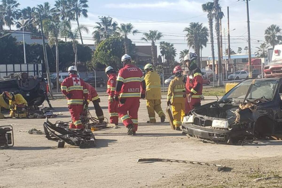 Capacitan a paramédicos en rescate de vehículos siniestrados